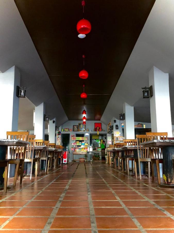 Andaman Beach Resort Кох-Юм Экстерьер фото