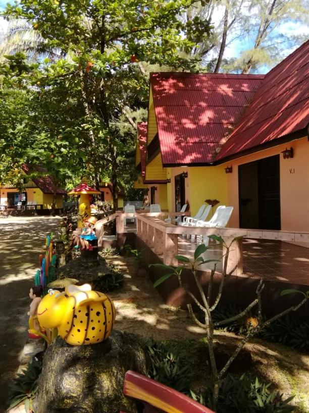 Andaman Beach Resort Кох-Юм Экстерьер фото