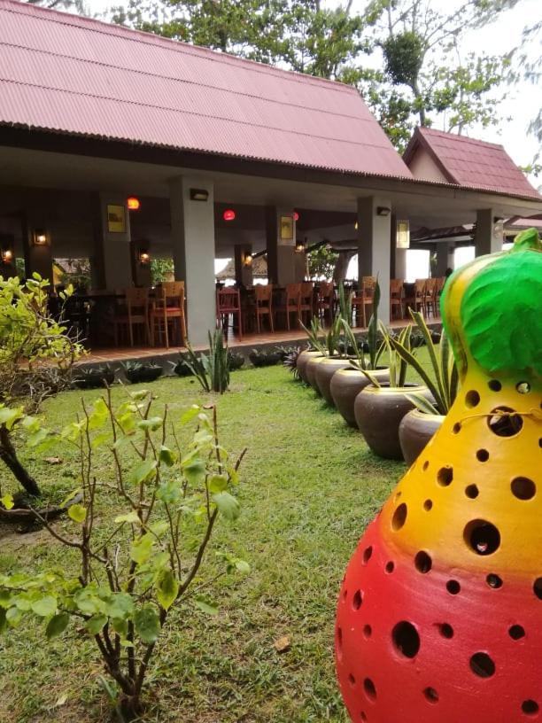 Andaman Beach Resort Кох-Юм Экстерьер фото