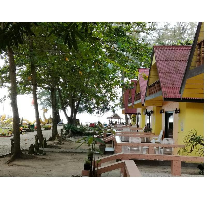 Andaman Beach Resort Кох-Юм Экстерьер фото