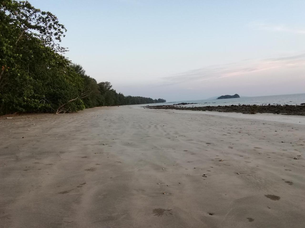 Andaman Beach Resort Кох-Юм Экстерьер фото