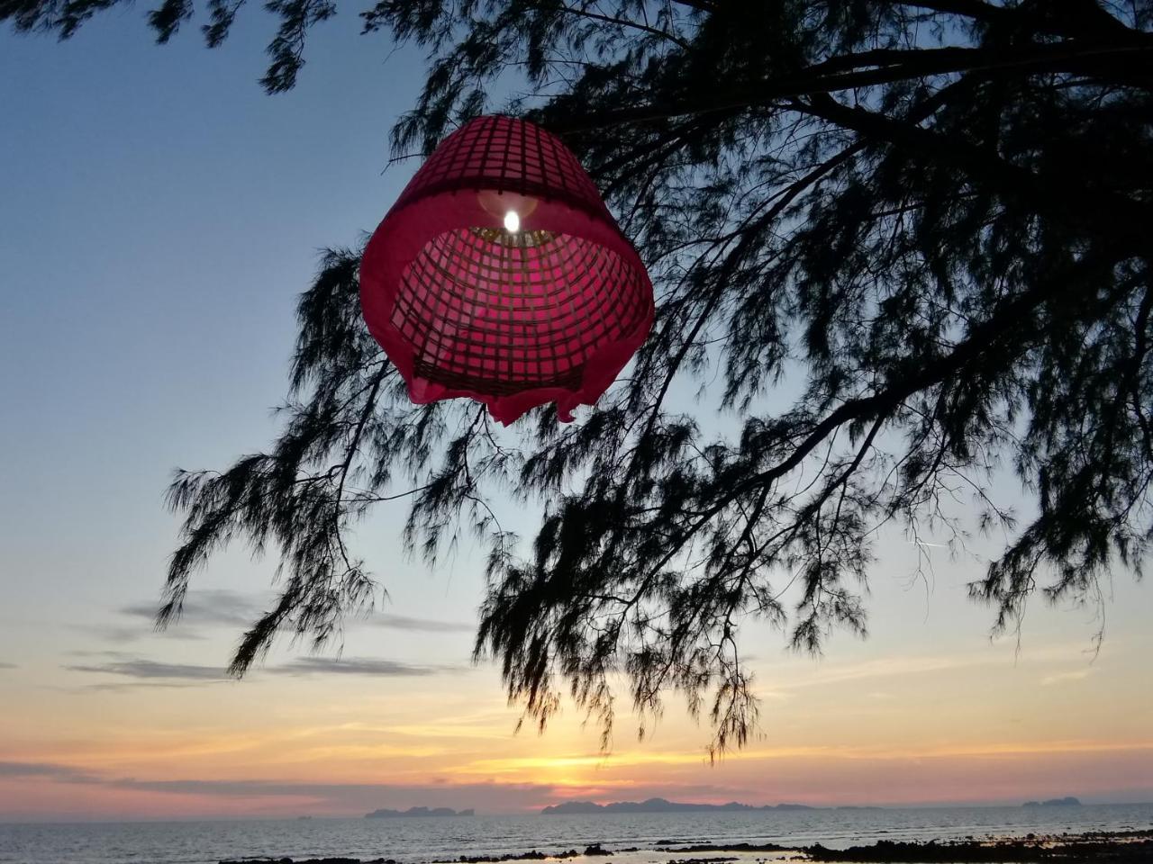 Andaman Beach Resort Кох-Юм Экстерьер фото