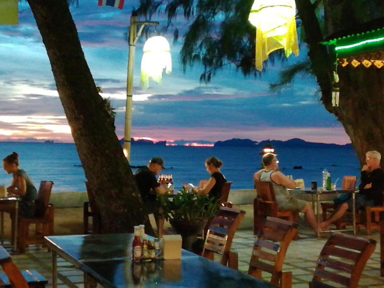 Andaman Beach Resort Кох-Юм Экстерьер фото