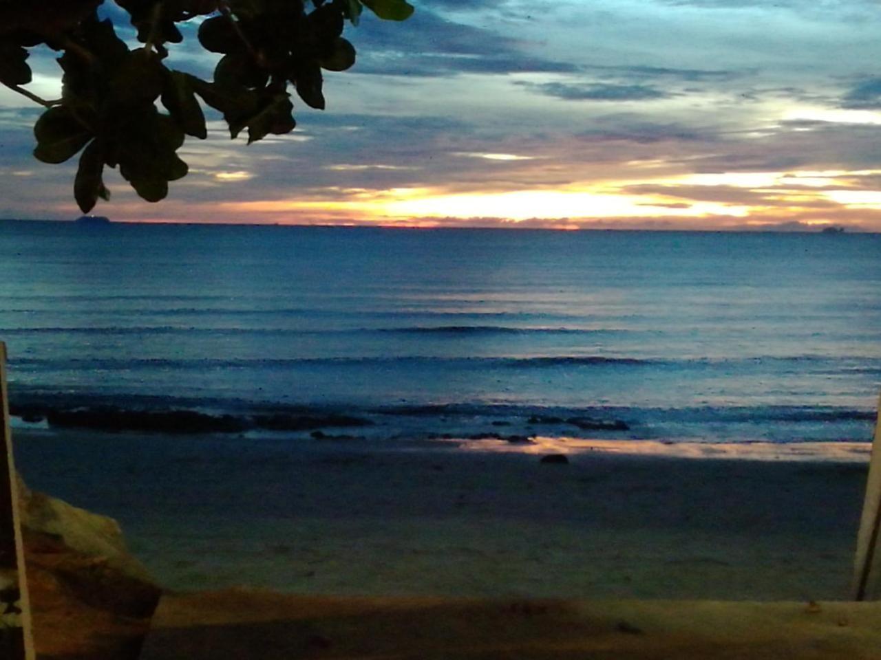 Andaman Beach Resort Кох-Юм Экстерьер фото