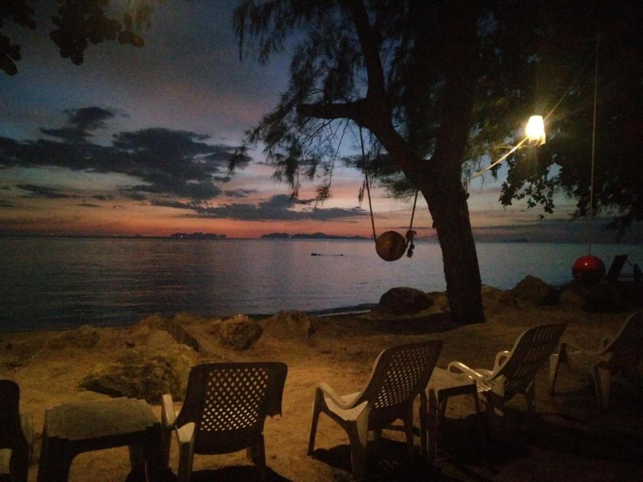 Andaman Beach Resort Кох-Юм Экстерьер фото