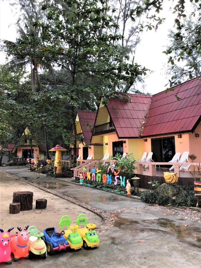 Andaman Beach Resort Кох-Юм Экстерьер фото