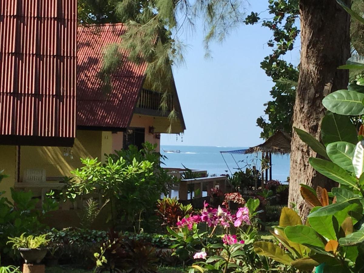 Andaman Beach Resort Кох-Юм Экстерьер фото