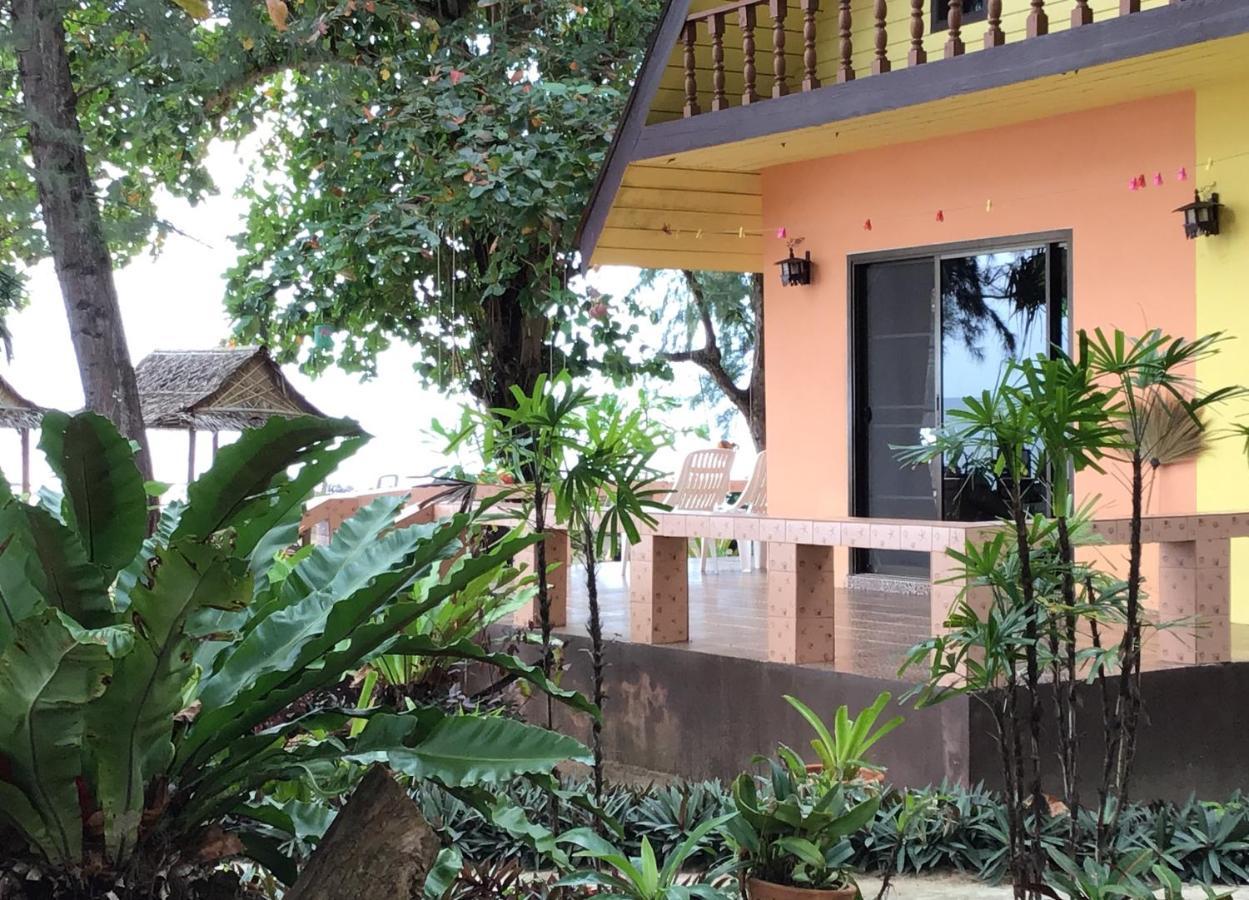 Andaman Beach Resort Кох-Юм Экстерьер фото